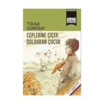 Ceplerine Çiçek Dolduran Çocuk
