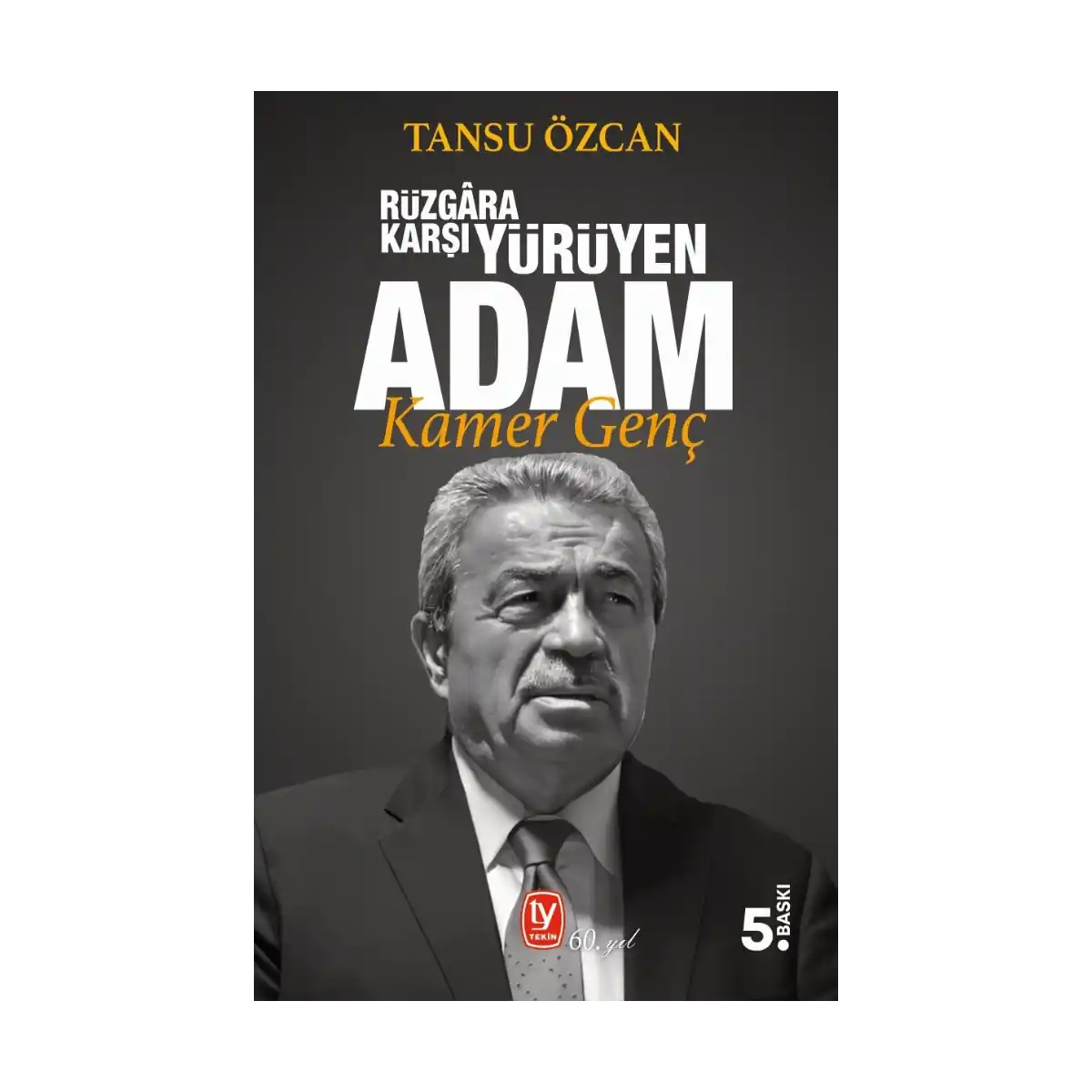 8382c-ruzgara-karsi-yuruyen-adam-kamer-genc-1-1.webp Rüzgara Karşı Yürüyen Adam Kamer Genç - Görsel 1